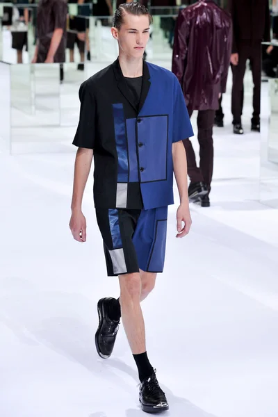 Look 32